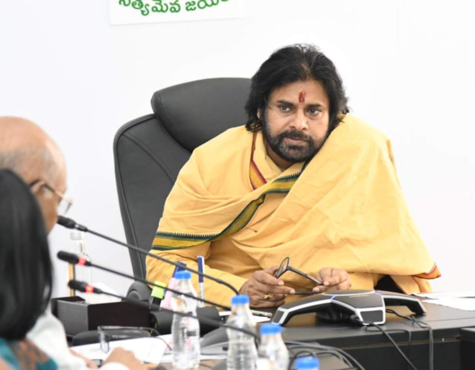 Pawan Kaylan has called Tamil Nadu politicians hypocrites for resisting Hindi language,